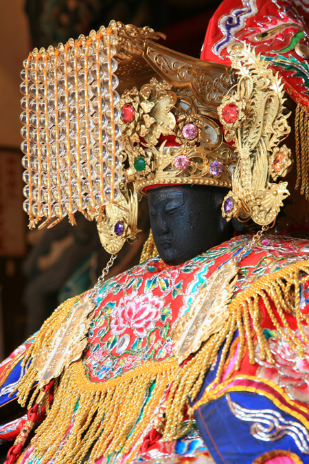 妈祖突然显圣,指示要永驻此地,而这尊妈祖就是台湾最早的妈祖,人称开